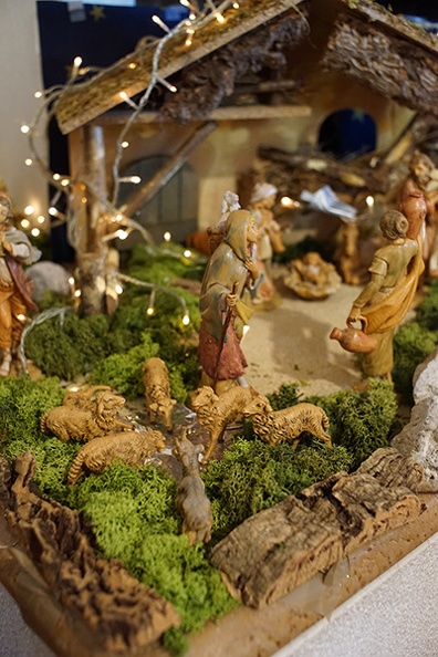 christmas_nativity_figures.JPG
