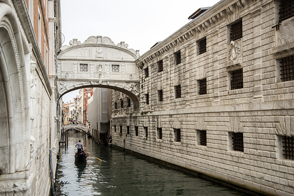 Venice gondola Bridge of Sighs